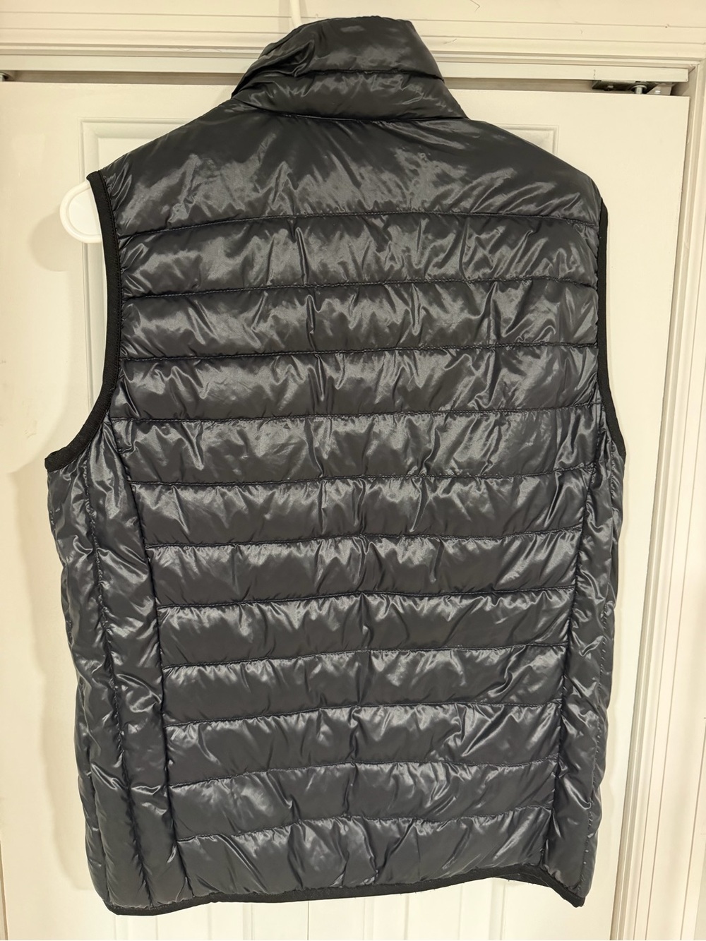 Uniqlo Men's Black Quilted Puffer Vest - Classic Lightweight Layer size Small - Picture 3 of 7